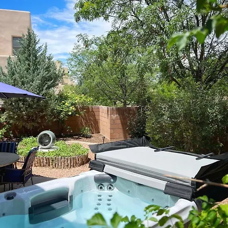 Tasteful Home With Hot Tub Less Than 2 Mi To Sf Plaza!